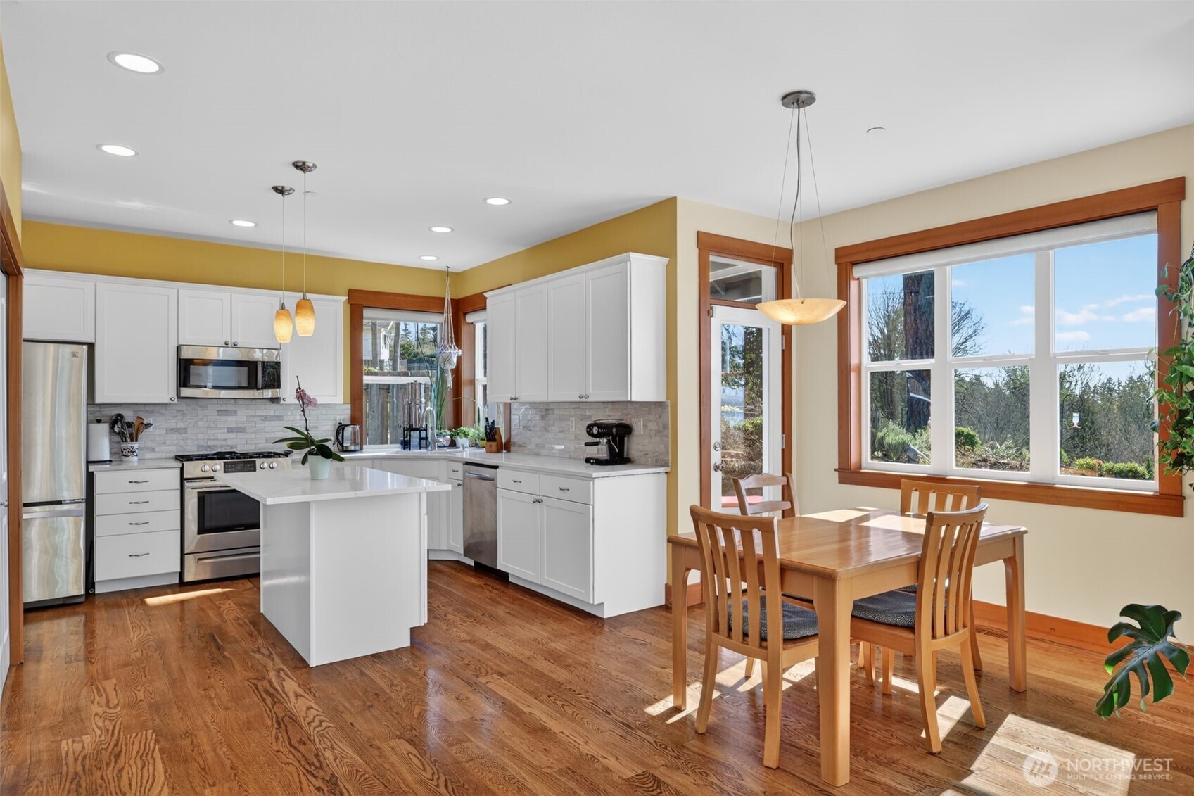 12295 15th Avenue SW, Burien, WA 98146-2646