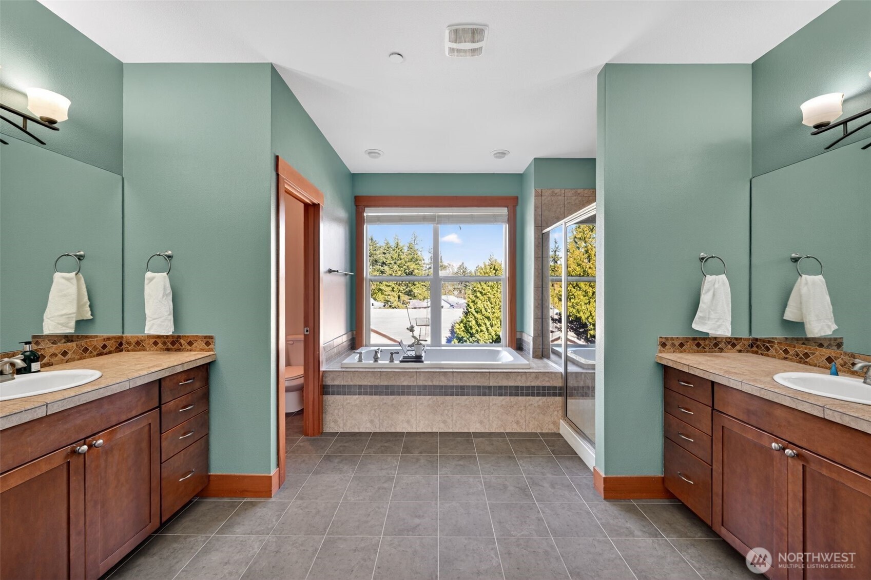 12295 15th Avenue SW, Burien, WA 98146-2646