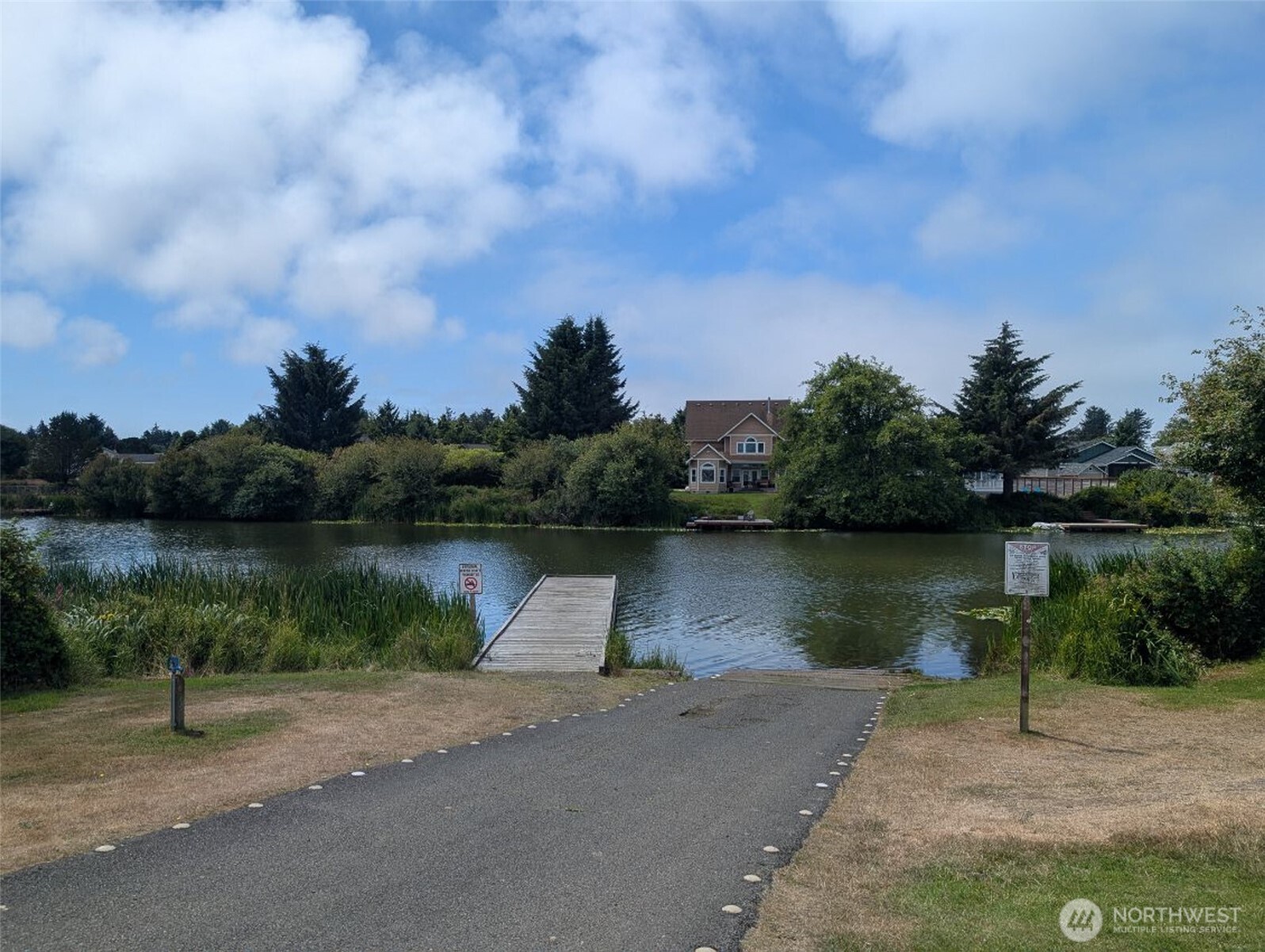 413 Lake View Loop NE, Ocean Shores, WA 98569