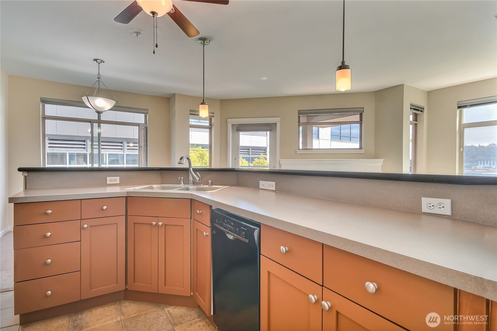 1000 Aurora Avenue N #310, Seattle, WA 98109-4177