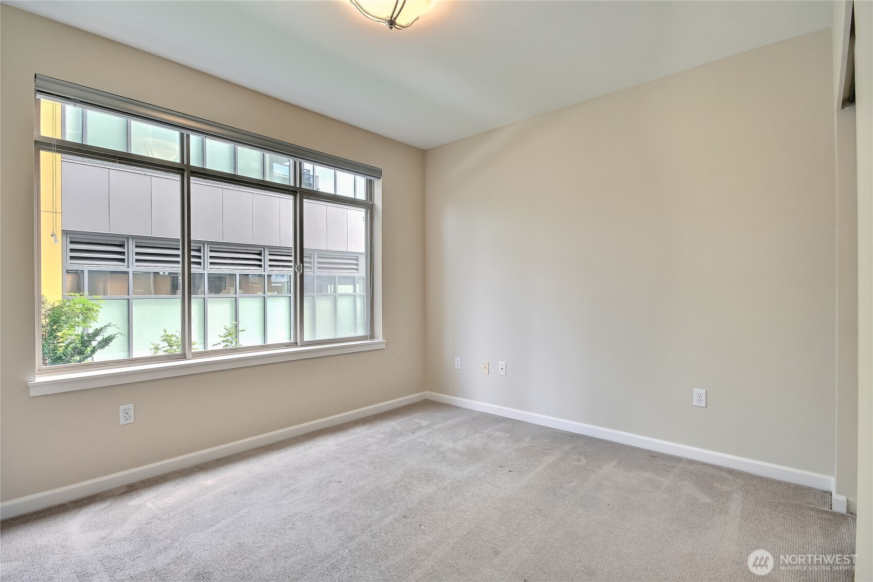 1000 Aurora Avenue N #310, Seattle, WA 98109-4177