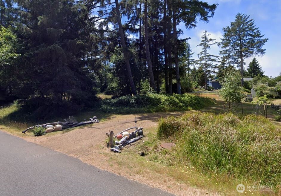 657 Sollecks Avenue SE, Ocean Shores, WA 98569