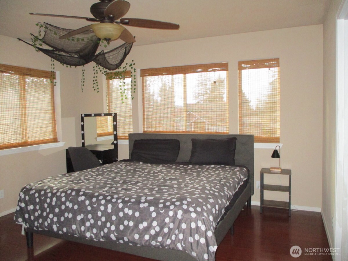 950 Falls of Clyde Loop SE, Ocean Shores, WA 98569