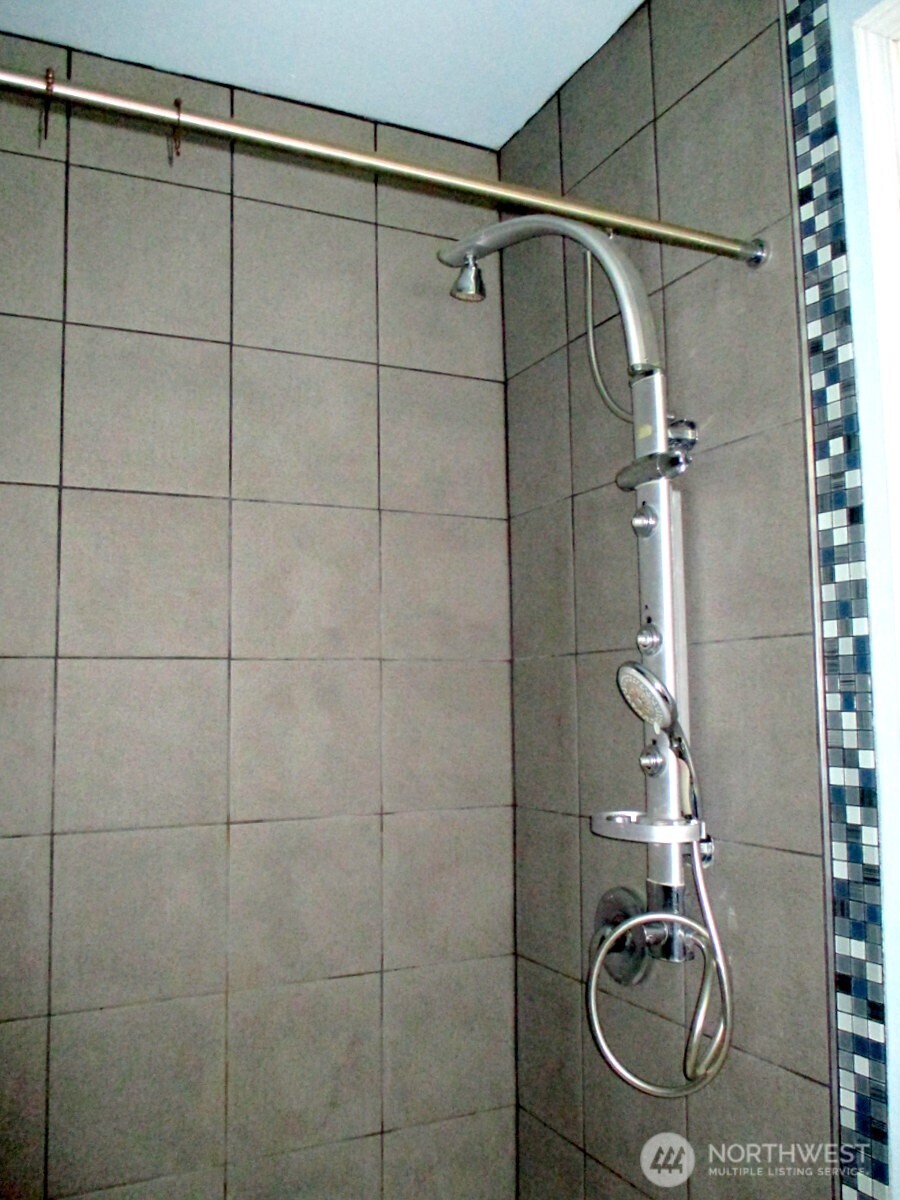 950 Falls of Clyde Loop SE, Ocean Shores, WA 98569