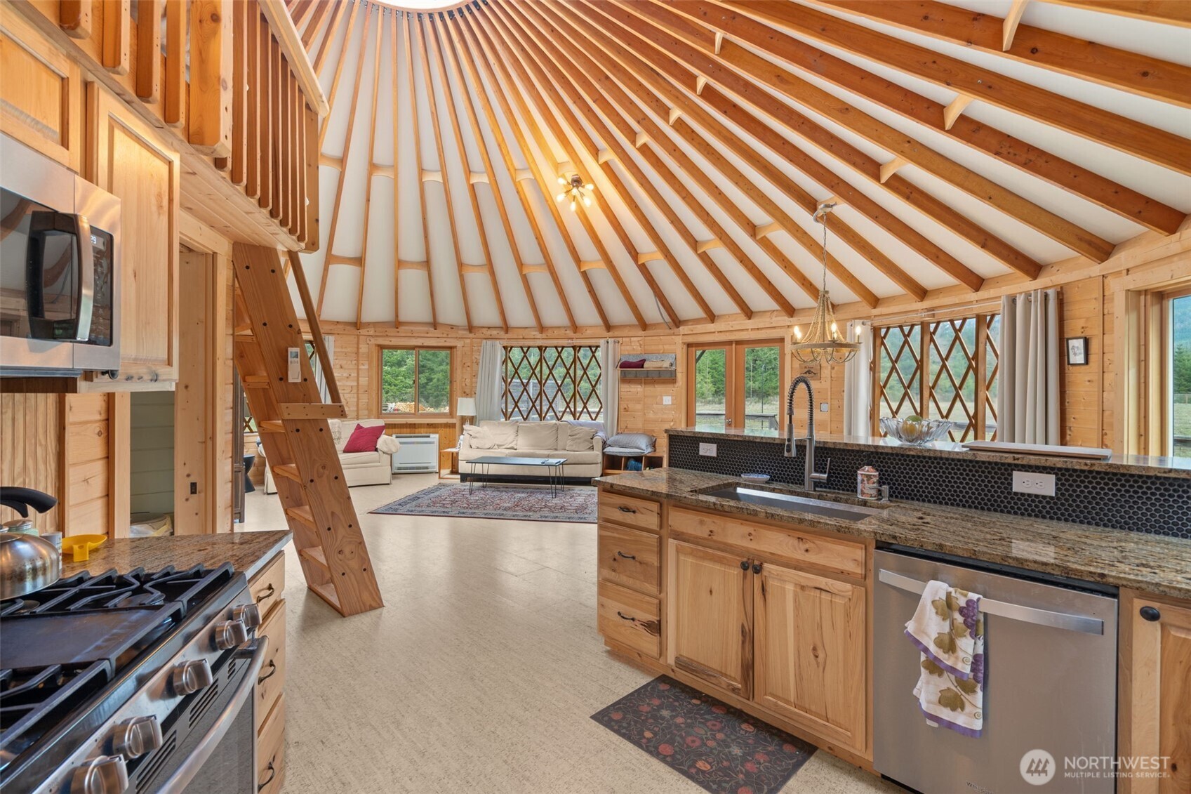 216 Eagle Peak Drive , Packwood, WA 98361