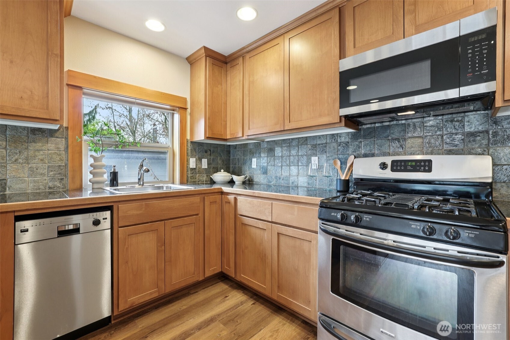 9047 17th Avenue SW #A, Seattle, WA 98106