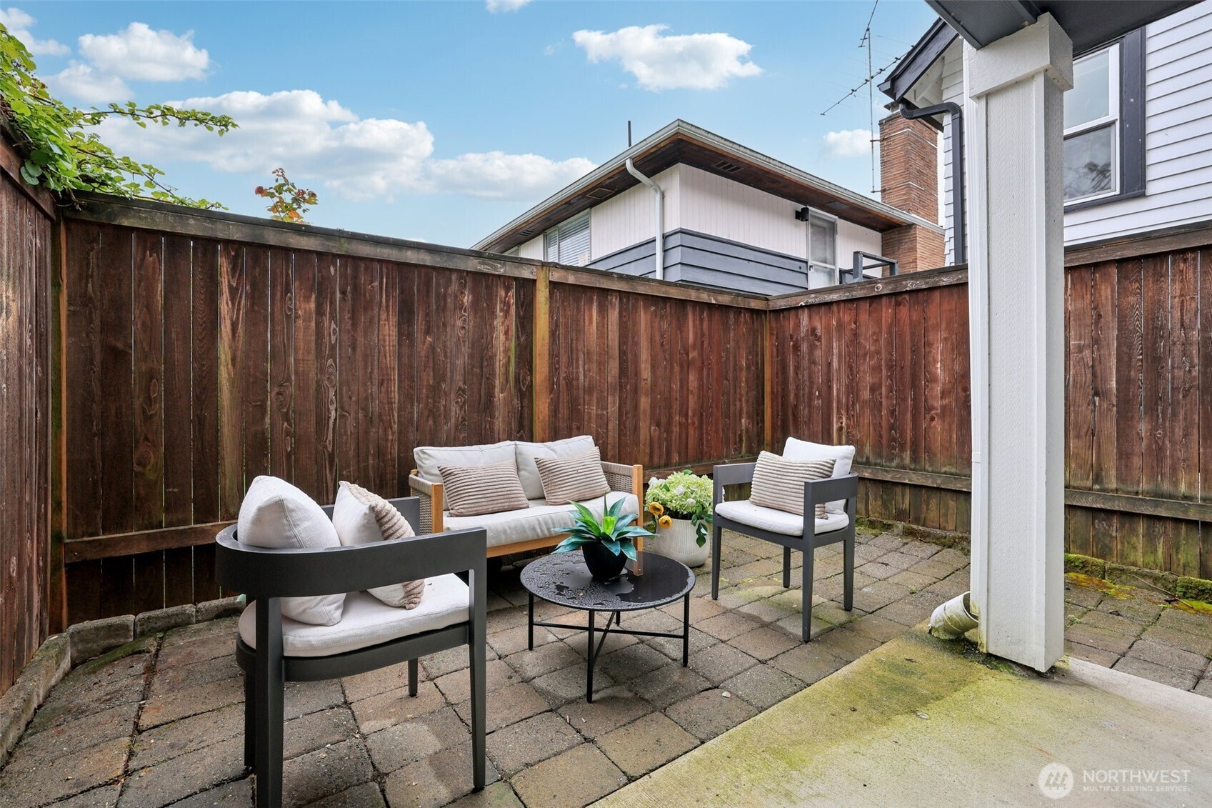 9047 17th Avenue SW #A, Seattle, WA 98106