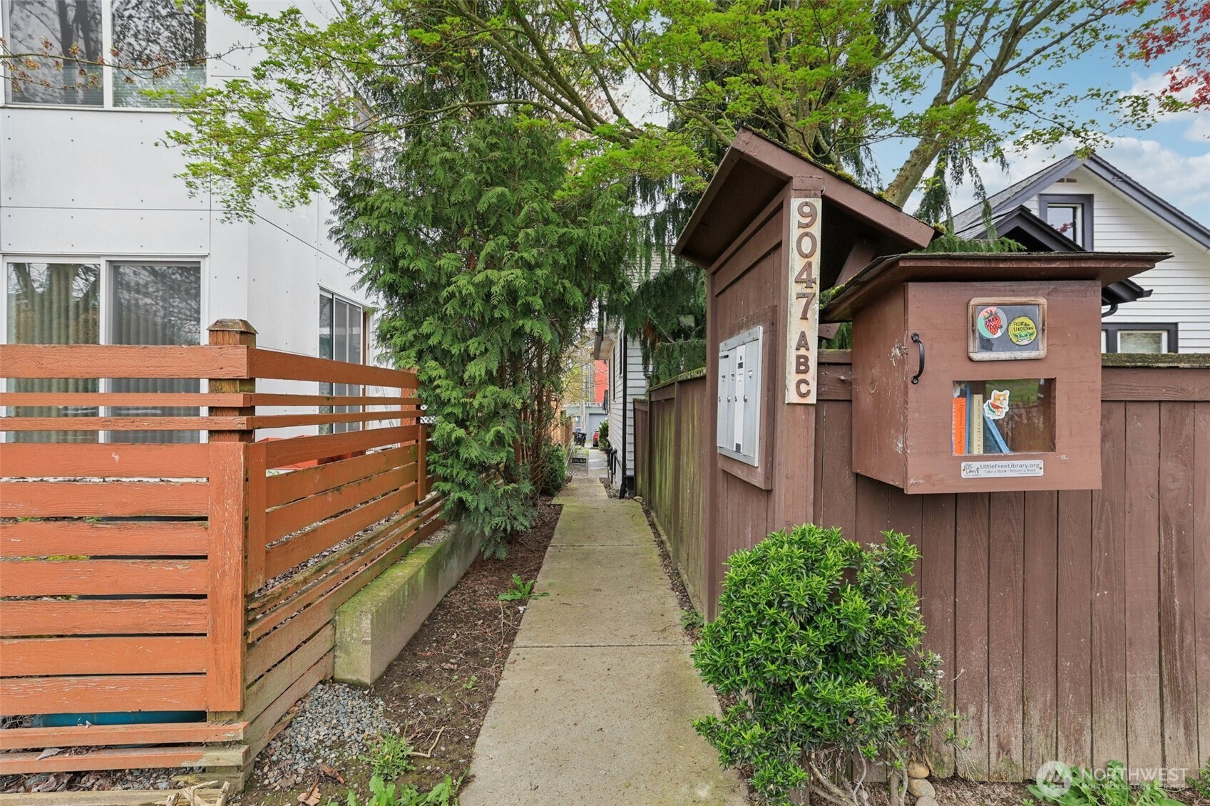 9047 17th Avenue SW #A, Seattle, WA 98106
