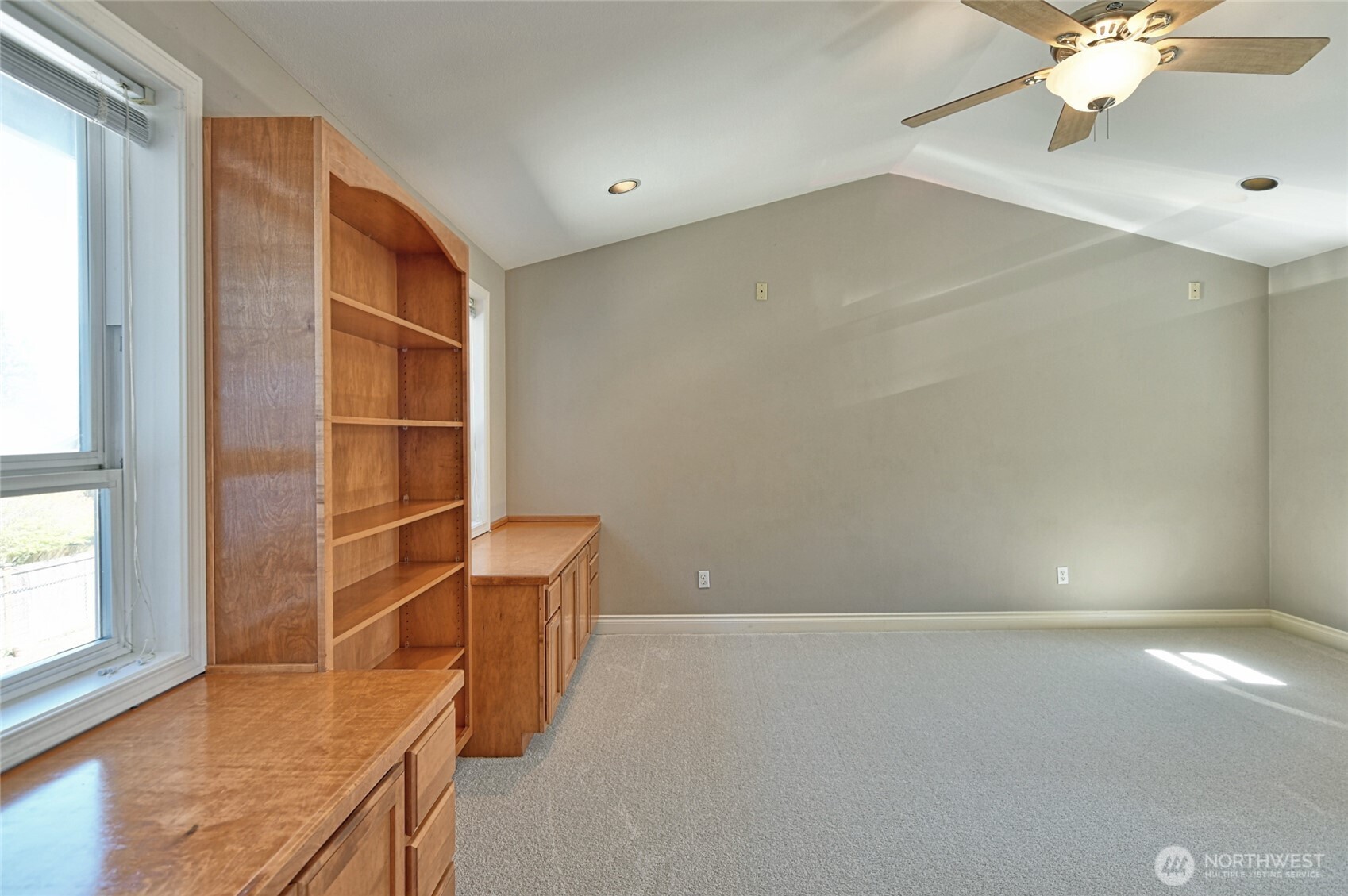 5726 East Drive , Everett, WA 98203