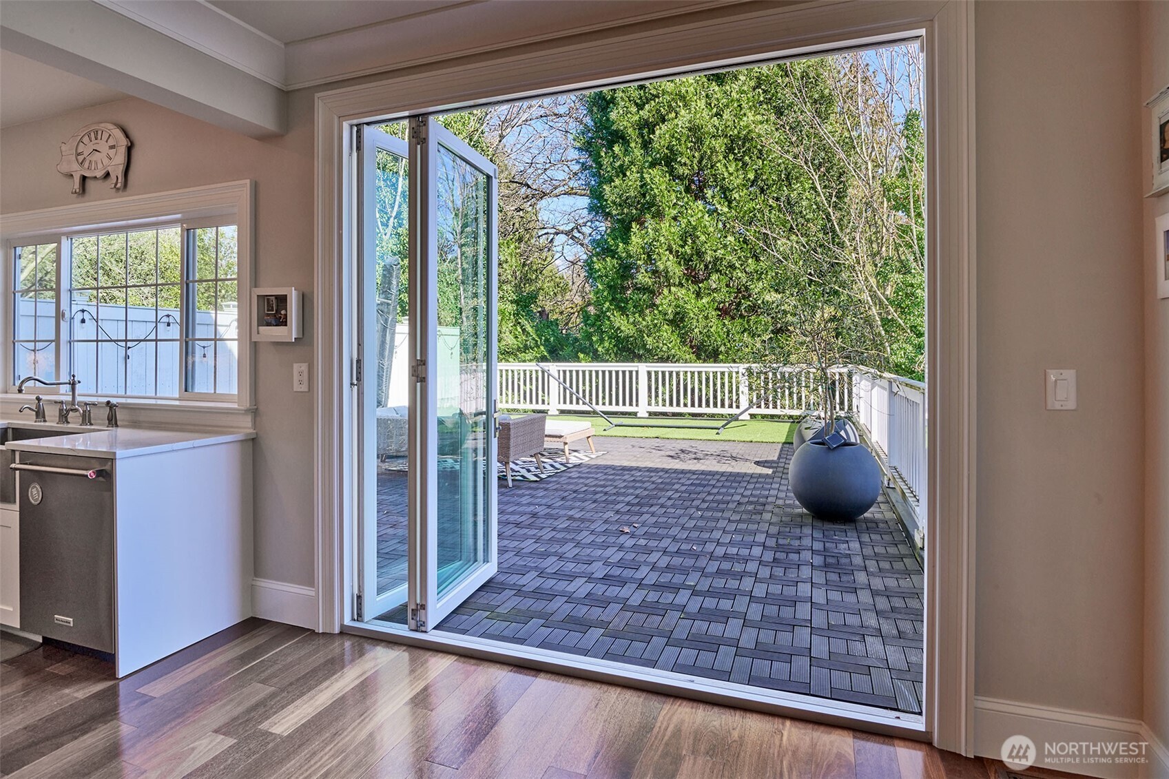 2736 34th Avenue S, Seattle, WA 98144-5561