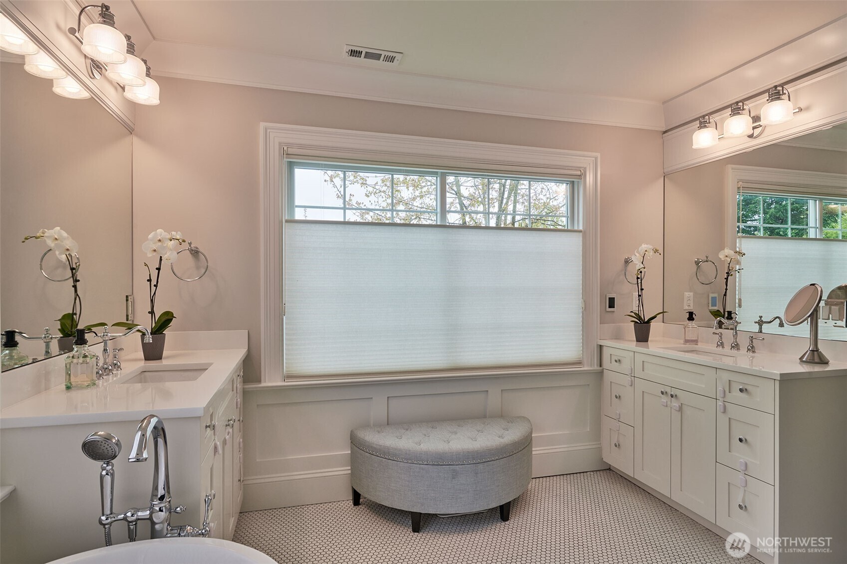 2736 34th Avenue S, Seattle, WA 98144-5561