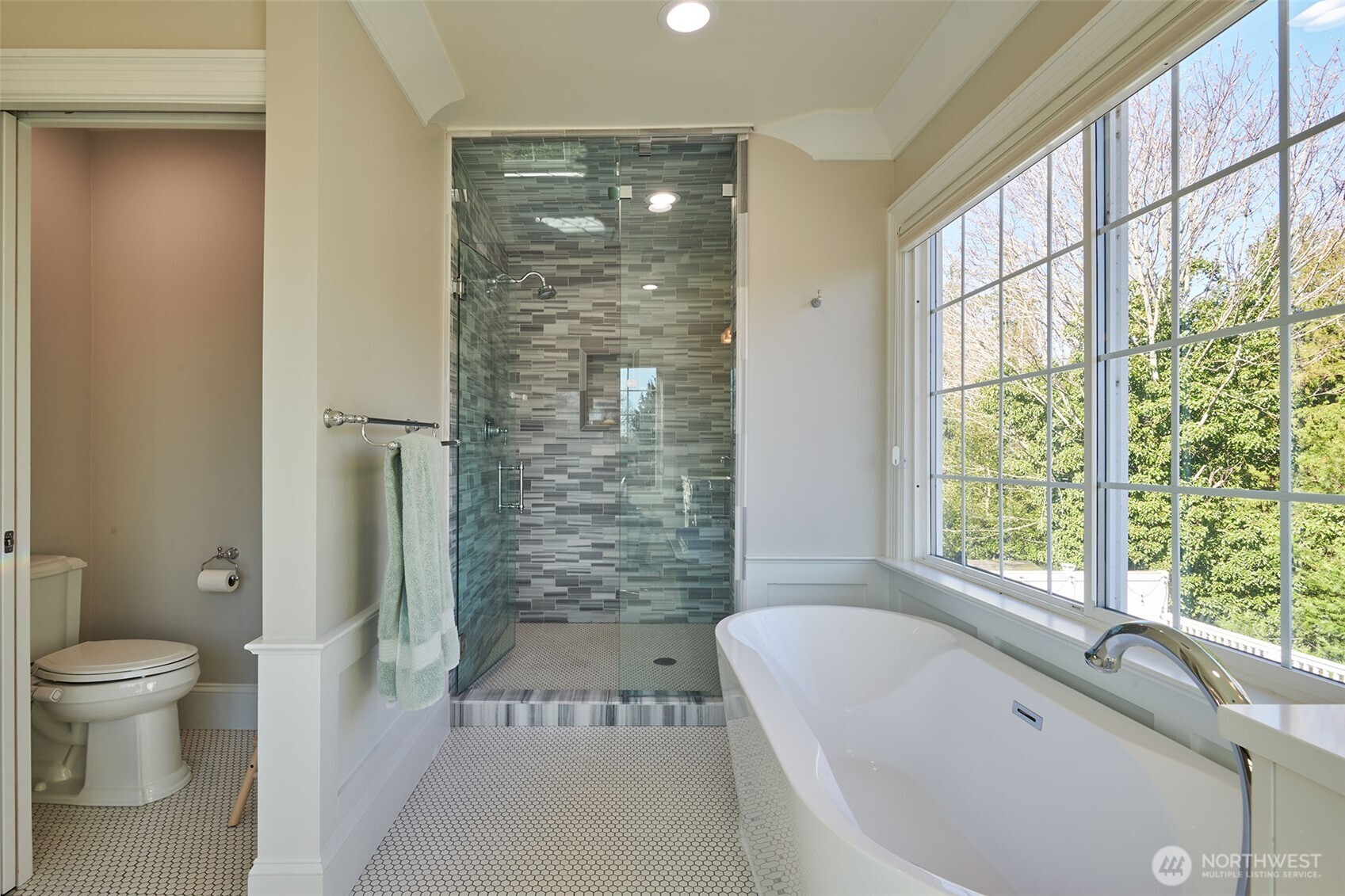 2736 34th Avenue S, Seattle, WA 98144-5561