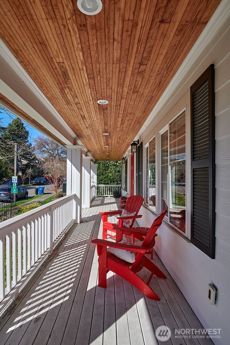 2736 34th Avenue S, Seattle, WA 98144-5561