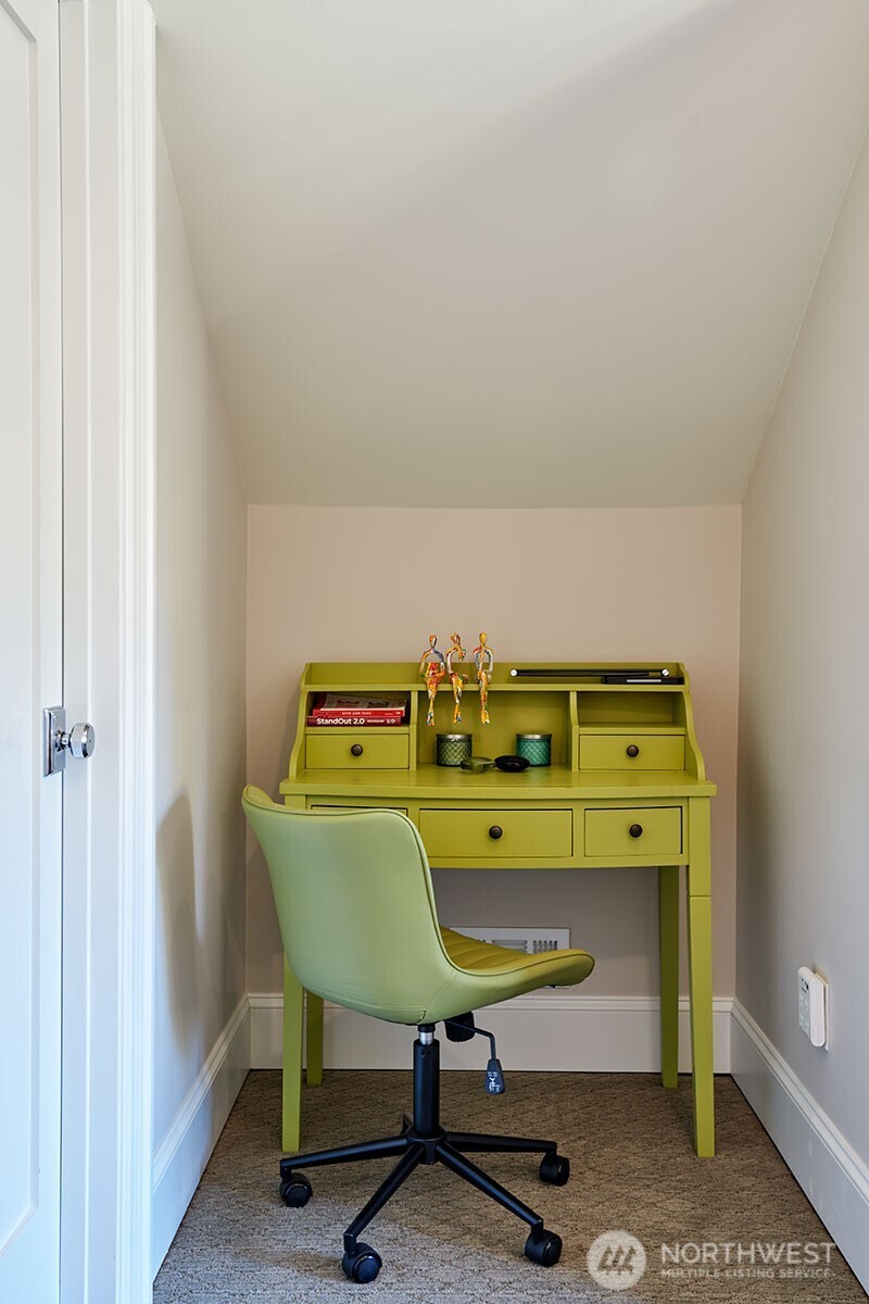2736 34th Avenue S, Seattle, WA 98144-5561