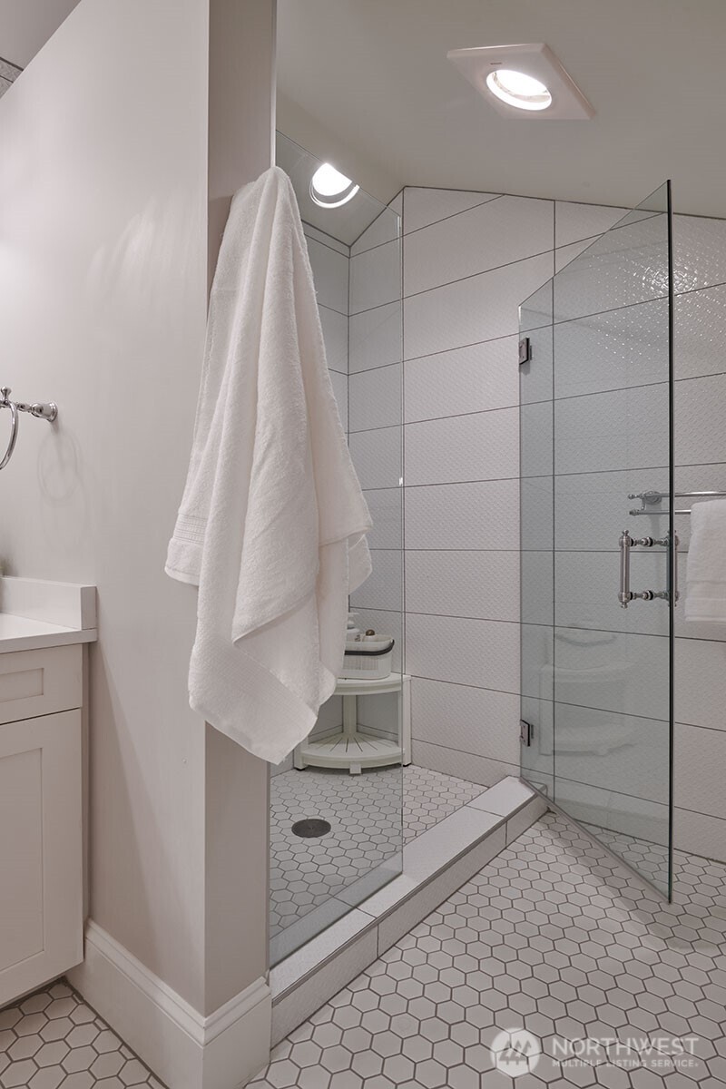 2736 34th Avenue S, Seattle, WA 98144-5561