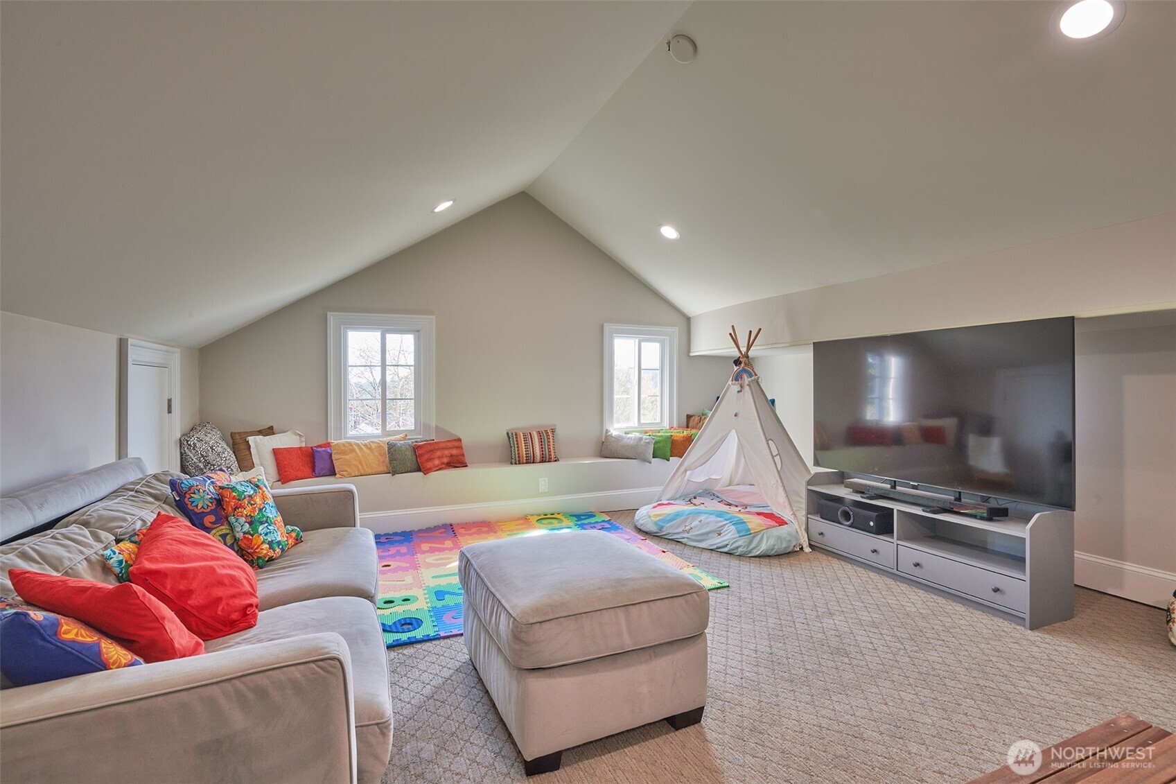 2736 34th Avenue S, Seattle, WA 98144-5561