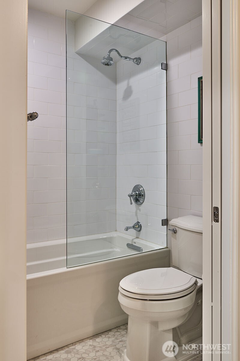 2736 34th Avenue S, Seattle, WA 98144-5561