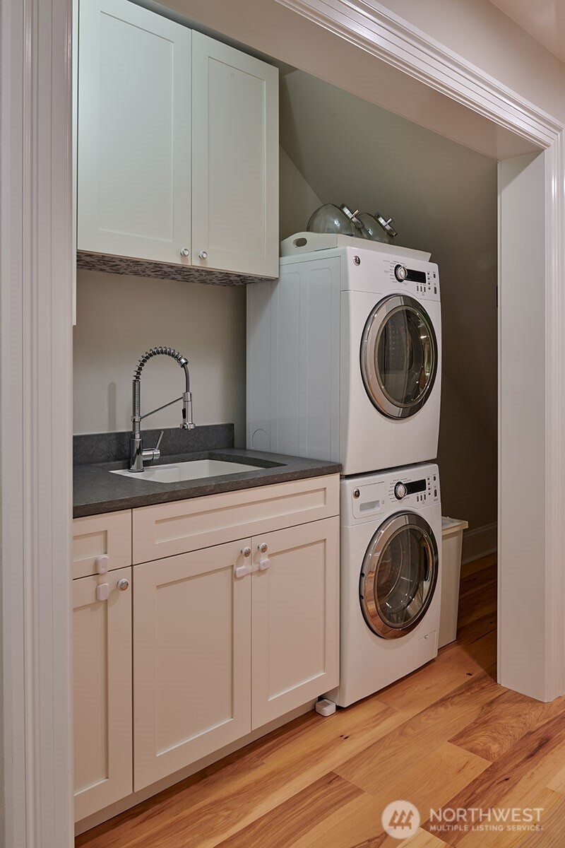 2736 34th Avenue S, Seattle, WA 98144-5561
