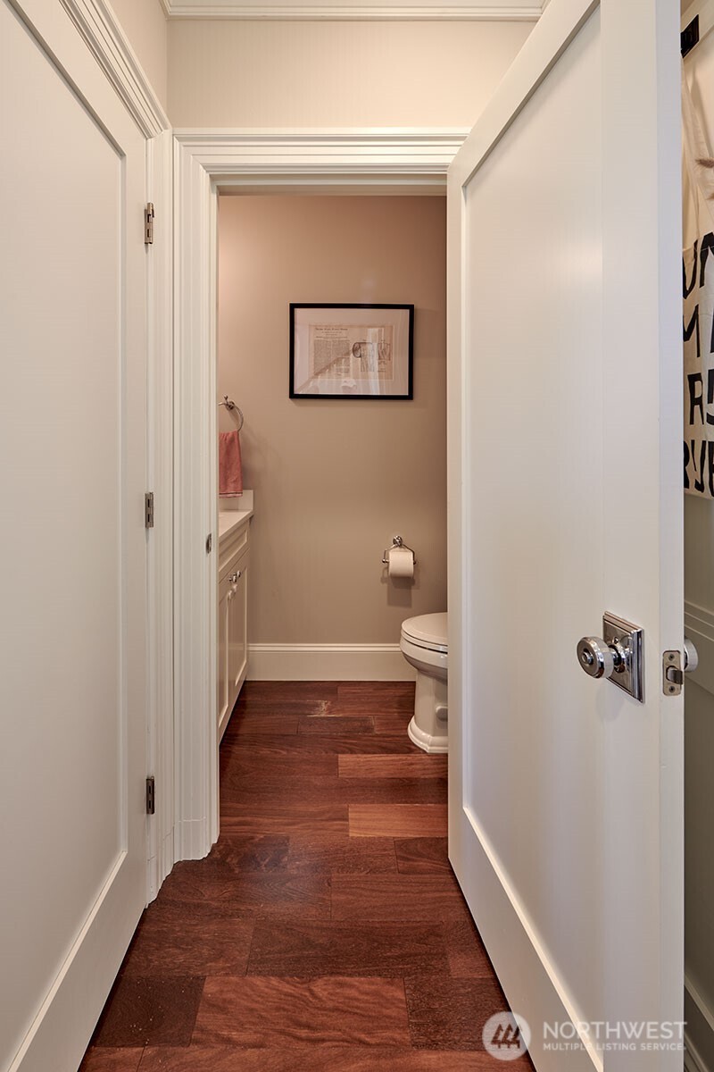 2736 34th Avenue S, Seattle, WA 98144-5561