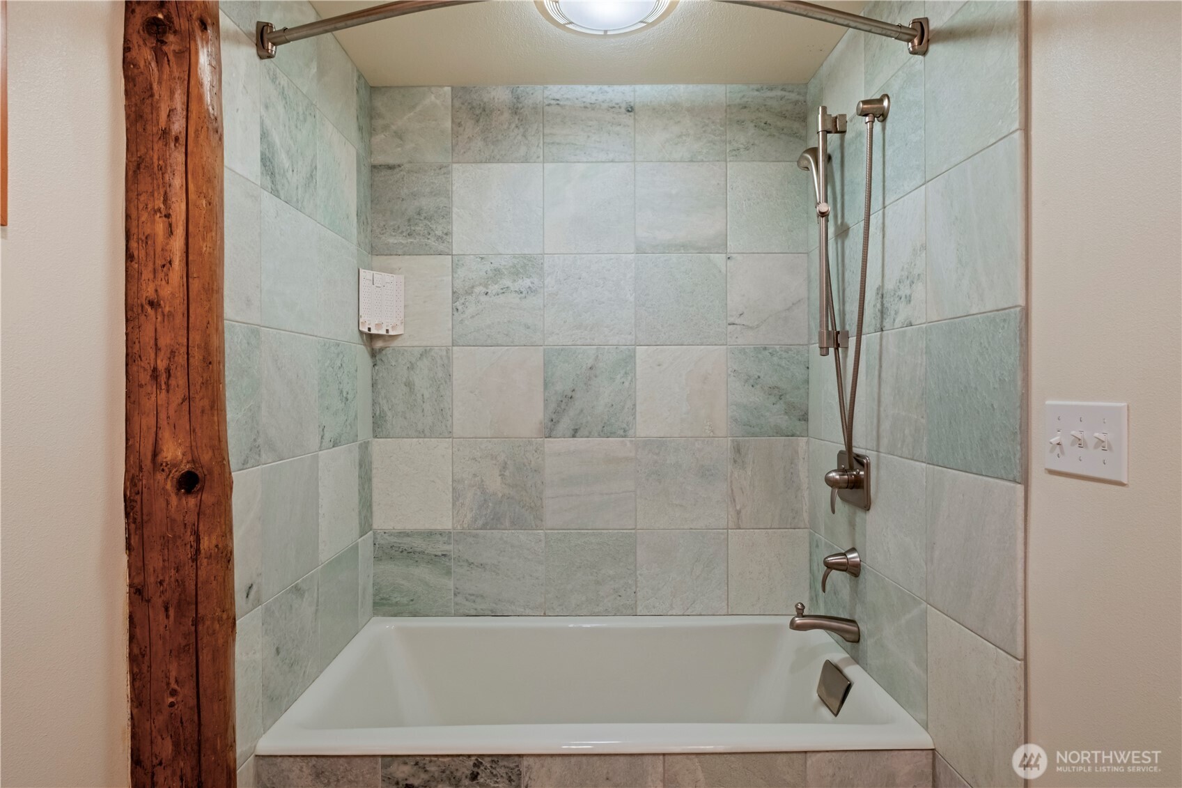 17040 Agate Street NE, Bainbridge Island, WA 98110