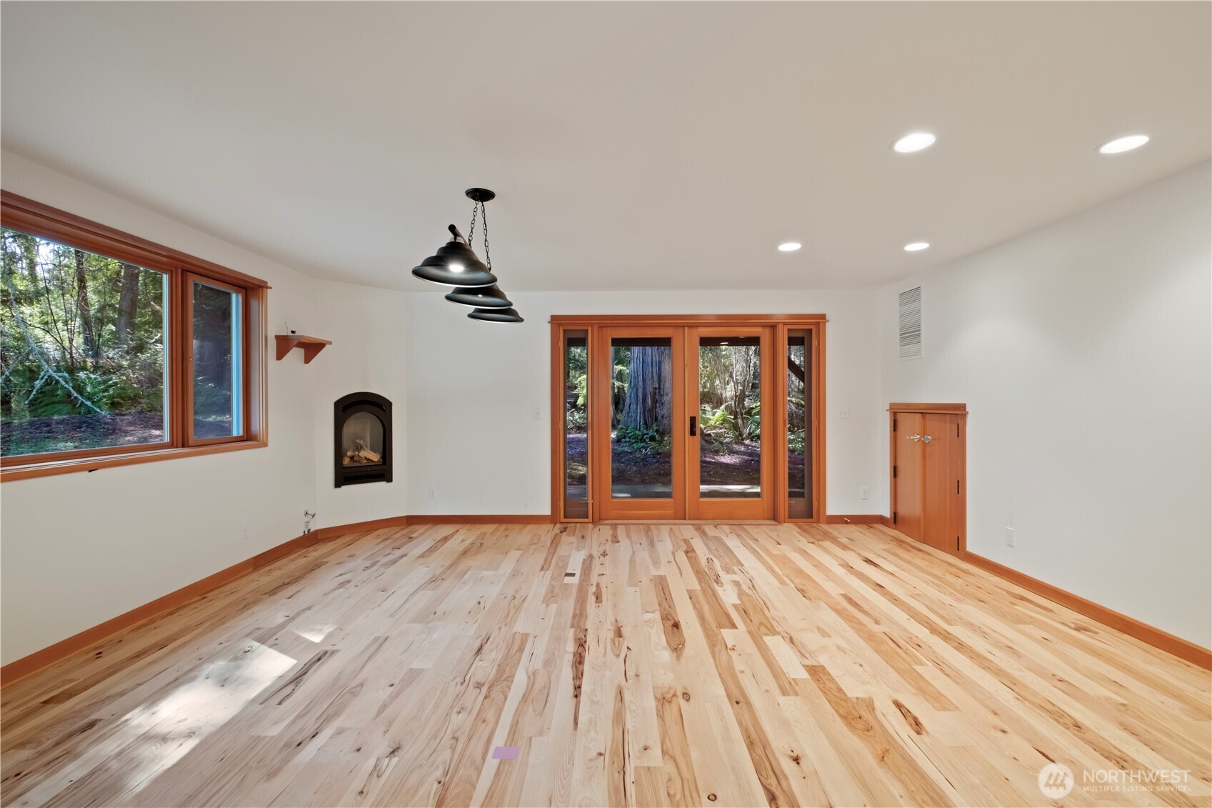 17040 Agate Street NE, Bainbridge Island, WA 98110