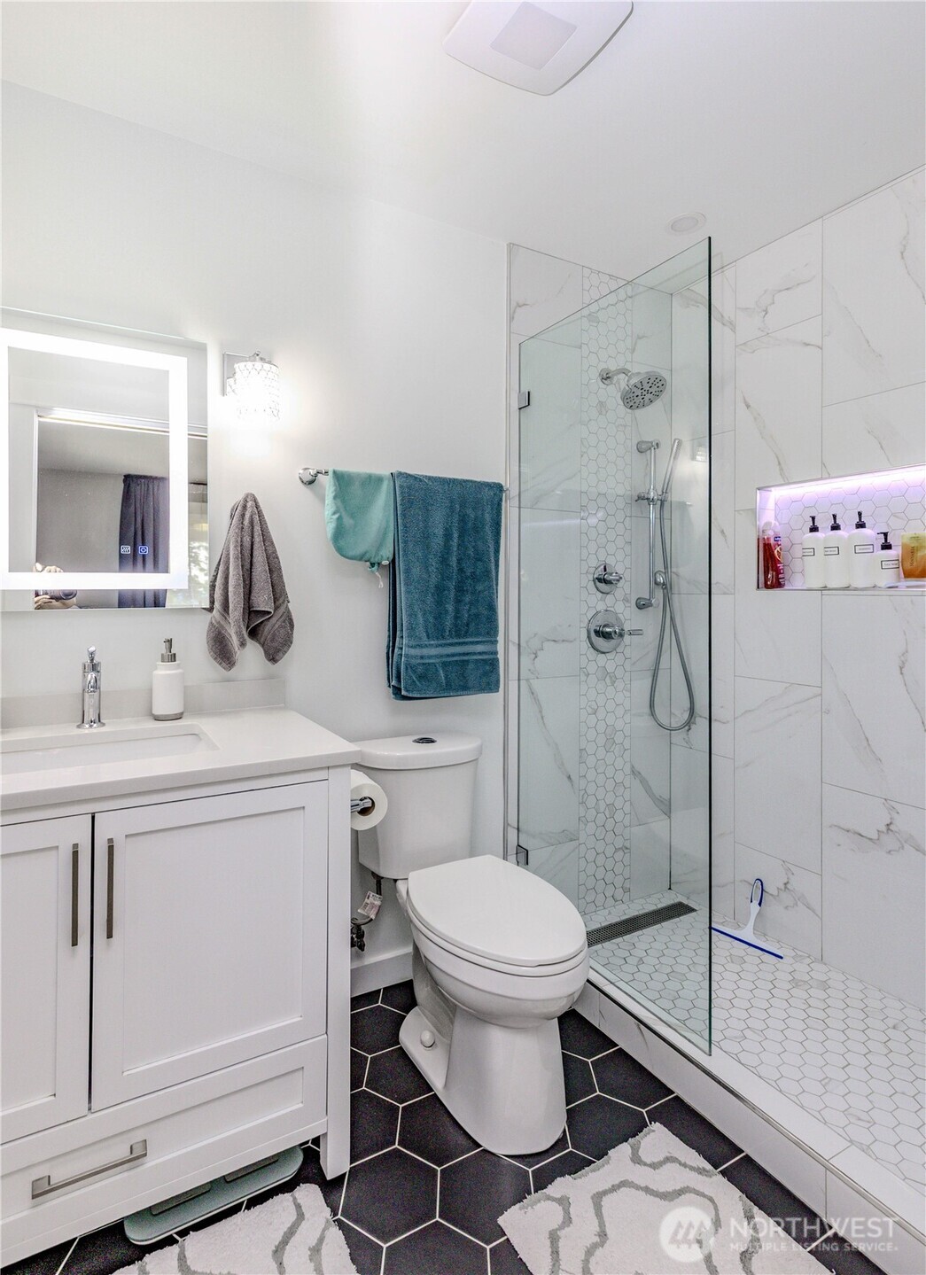 215 SW 183rd Street , Normandy Park, WA 98166