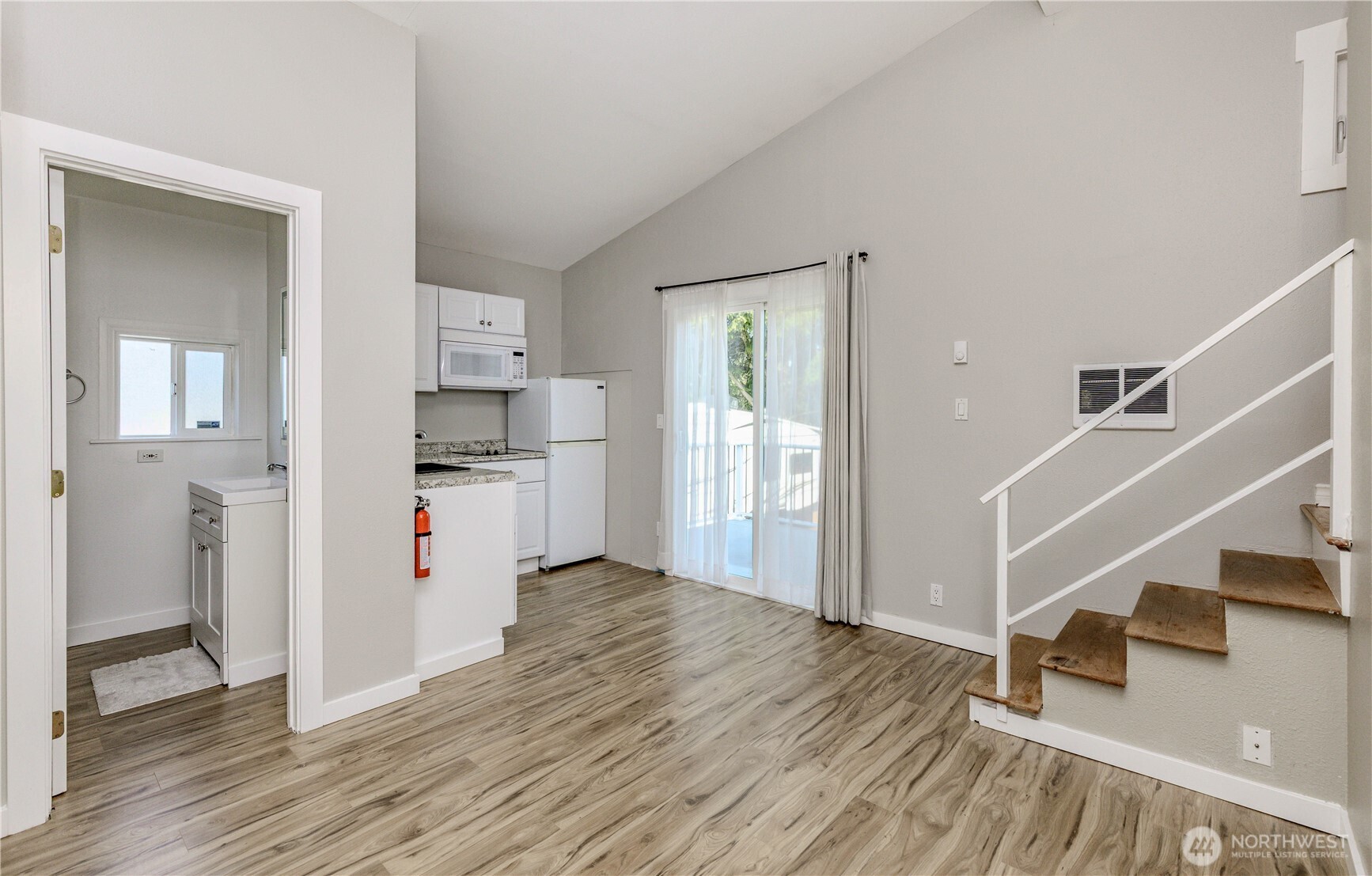 215 SW 183rd Street , Normandy Park, WA 98166