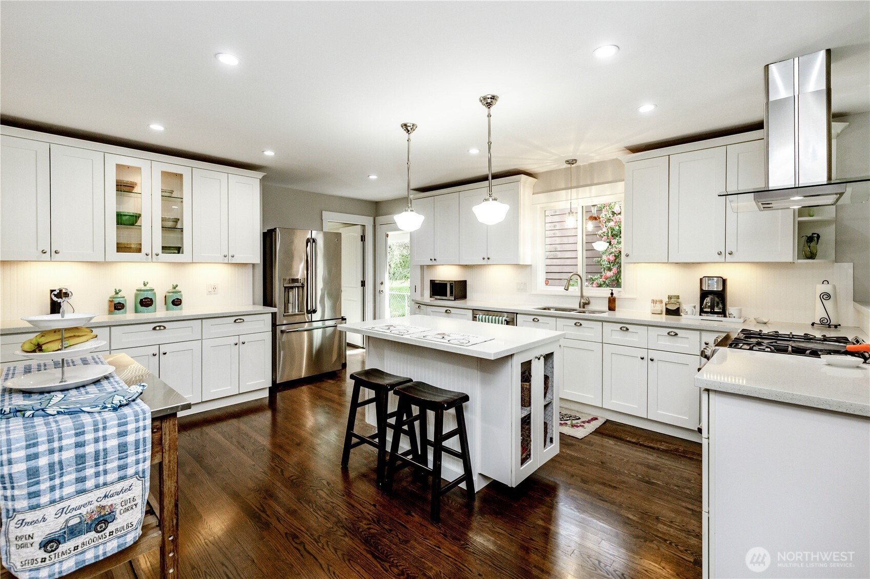 215 SW 183rd Street , Normandy Park, WA 98166