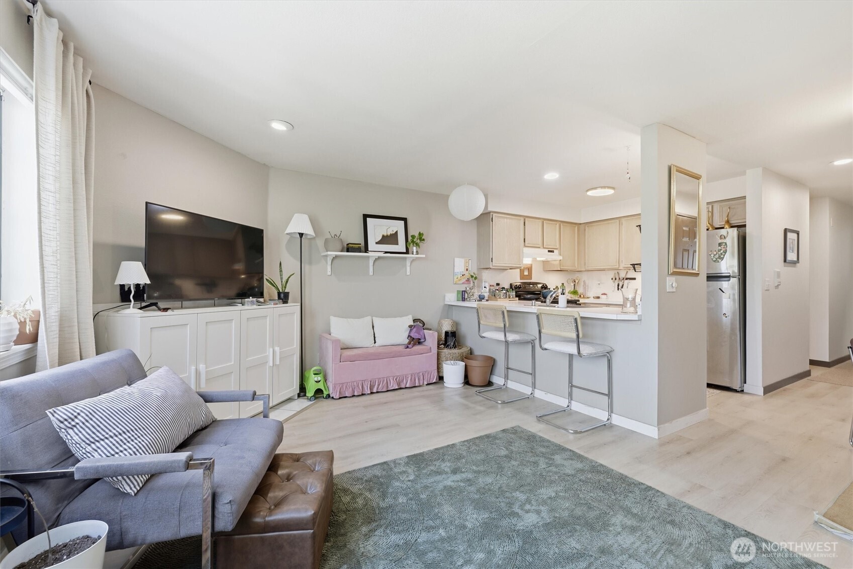 8320 Lake City Way NE, Seattle, WA 98115
