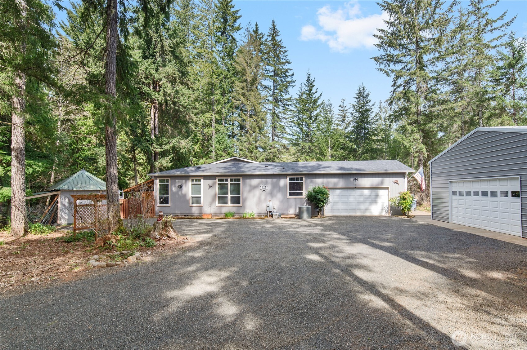 251 N Goldeneye Drive , Hoodsport, WA 98548
