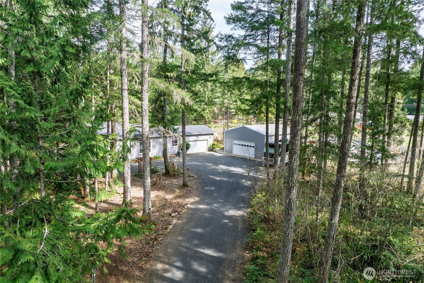 251 N Goldeneye Drive , Hoodsport, WA 98548