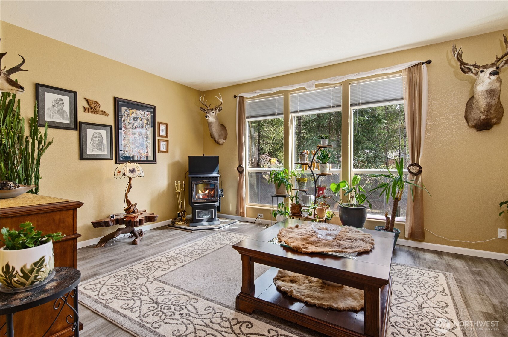251 N Goldeneye Drive , Hoodsport, WA 98548