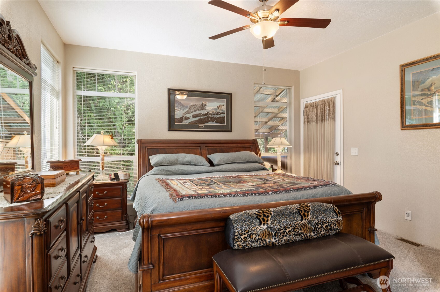 251 N Goldeneye Drive , Hoodsport, WA 98548