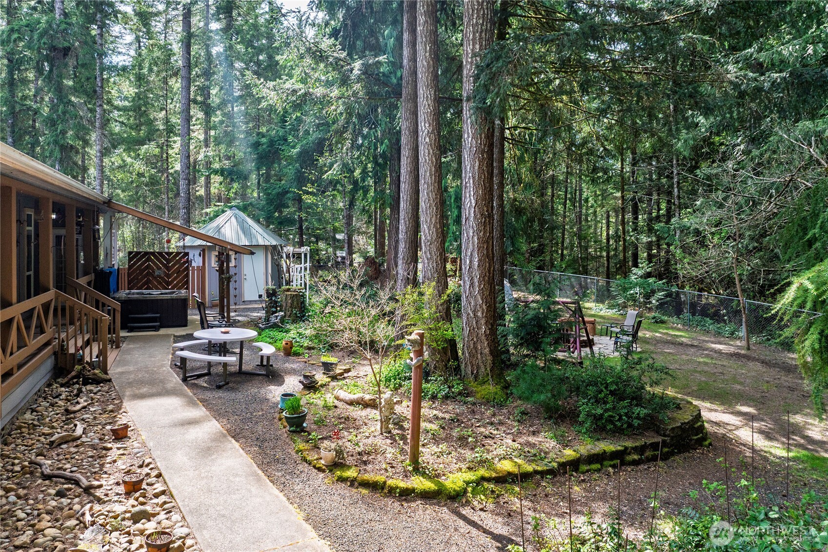 251 N Goldeneye Drive , Hoodsport, WA 98548