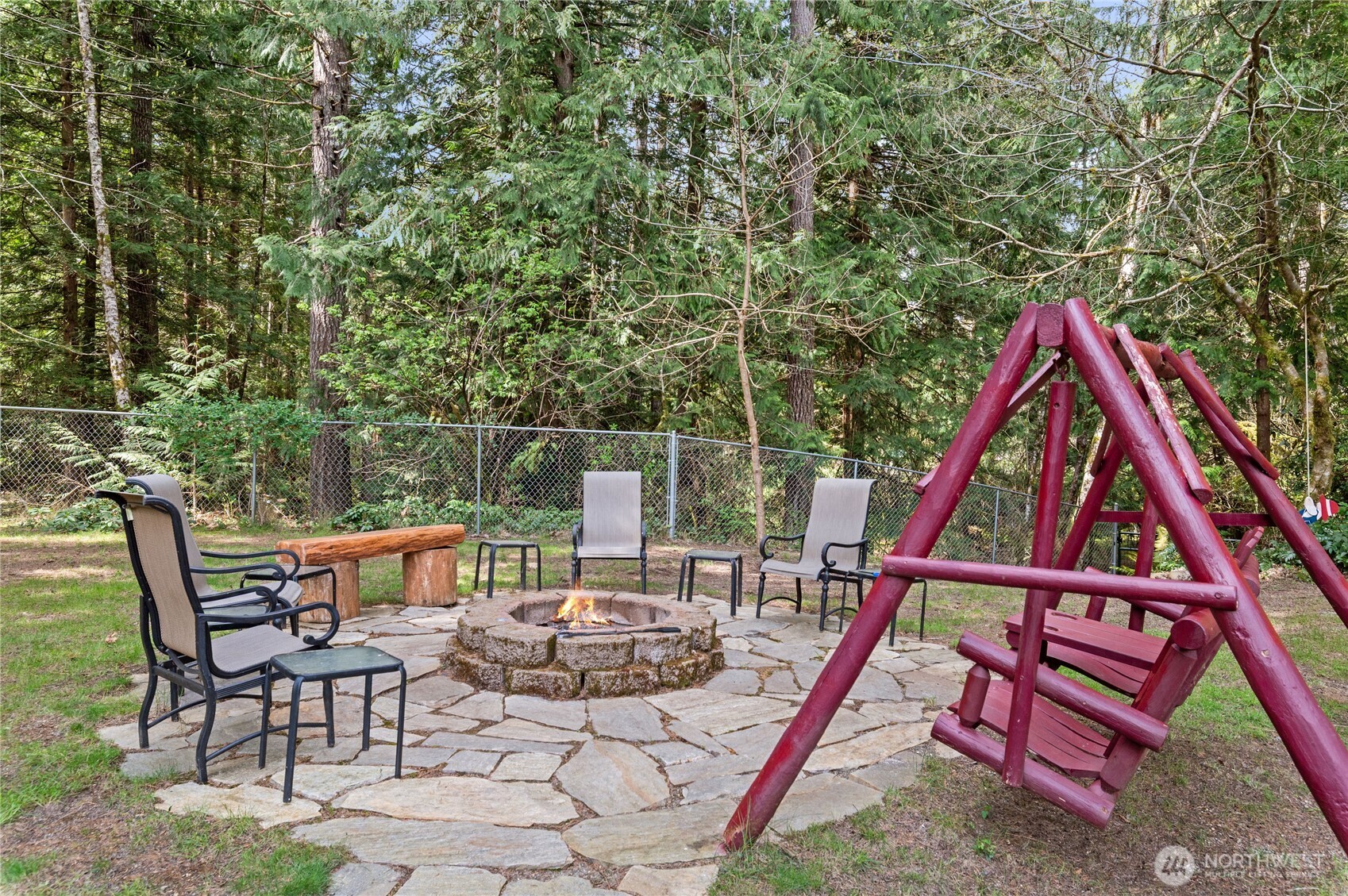 251 N Goldeneye Drive , Hoodsport, WA 98548