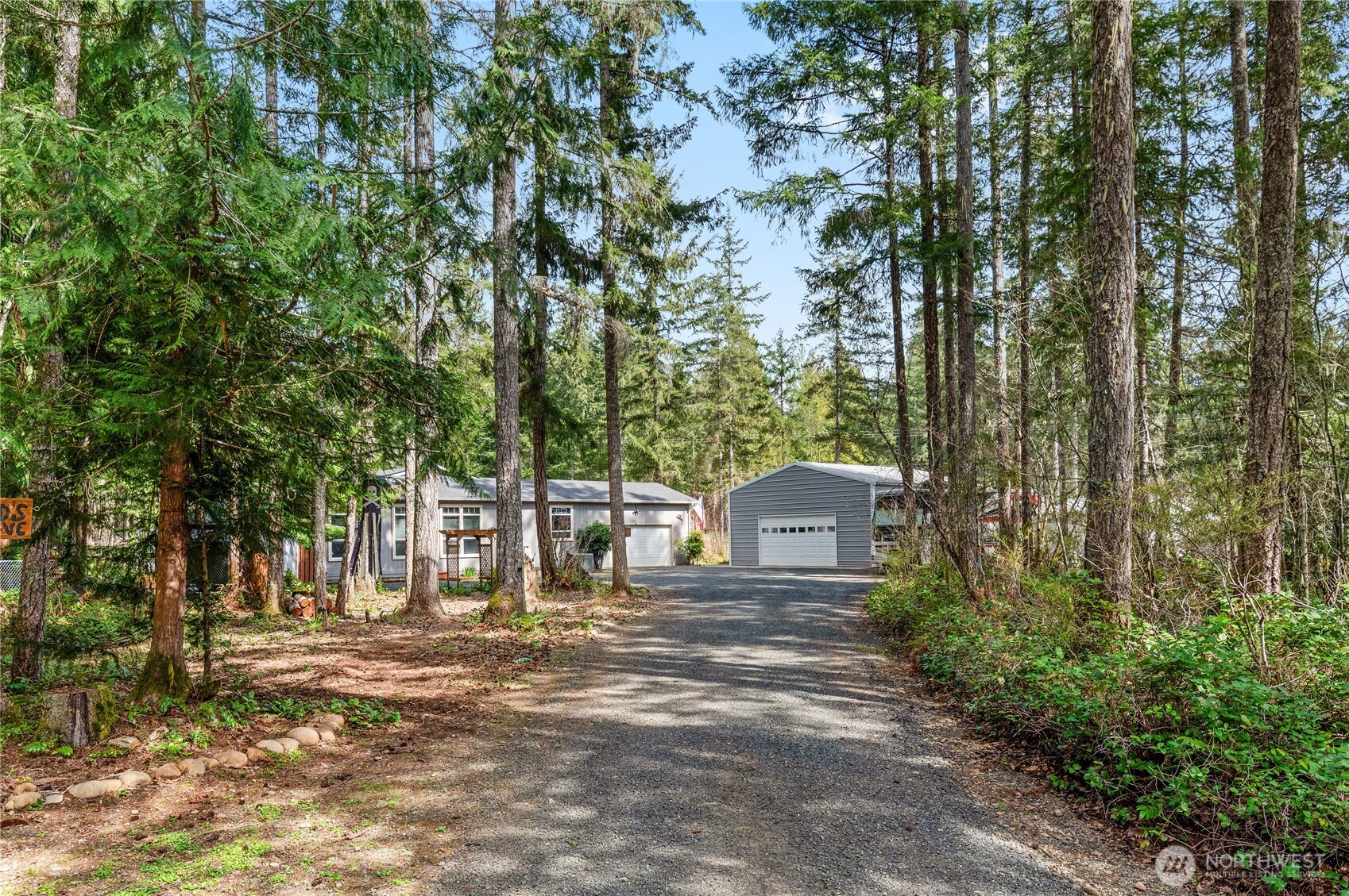 251 N Goldeneye Drive , Hoodsport, WA 98548