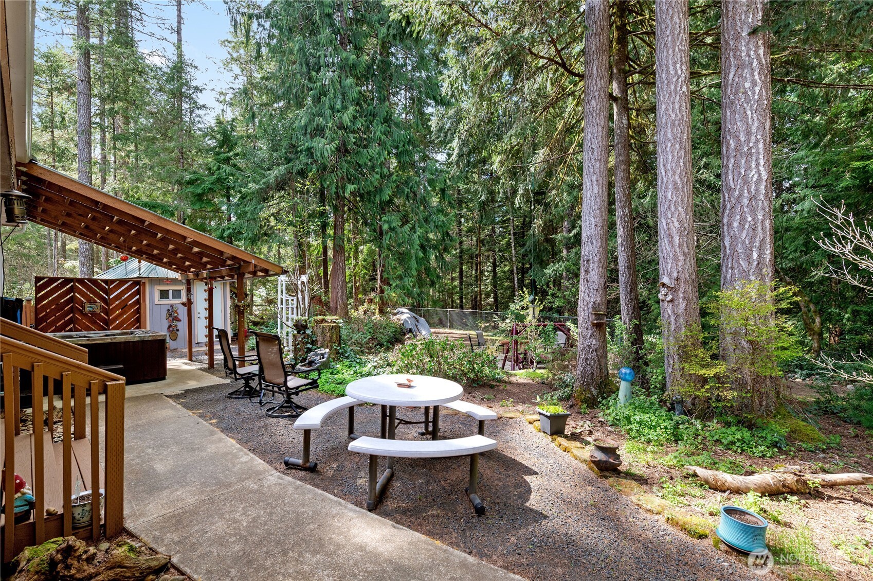 251 N Goldeneye Drive , Hoodsport, WA 98548