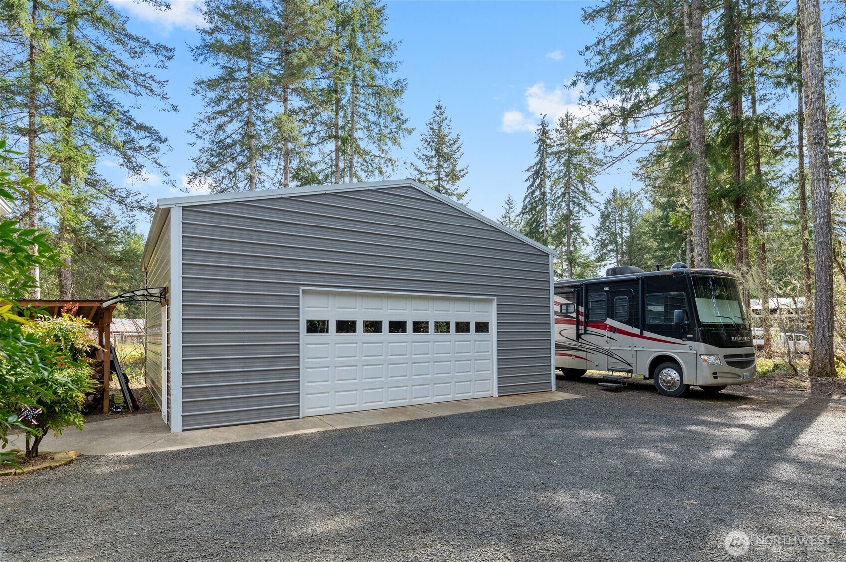 251 N Goldeneye Drive , Hoodsport, WA 98548