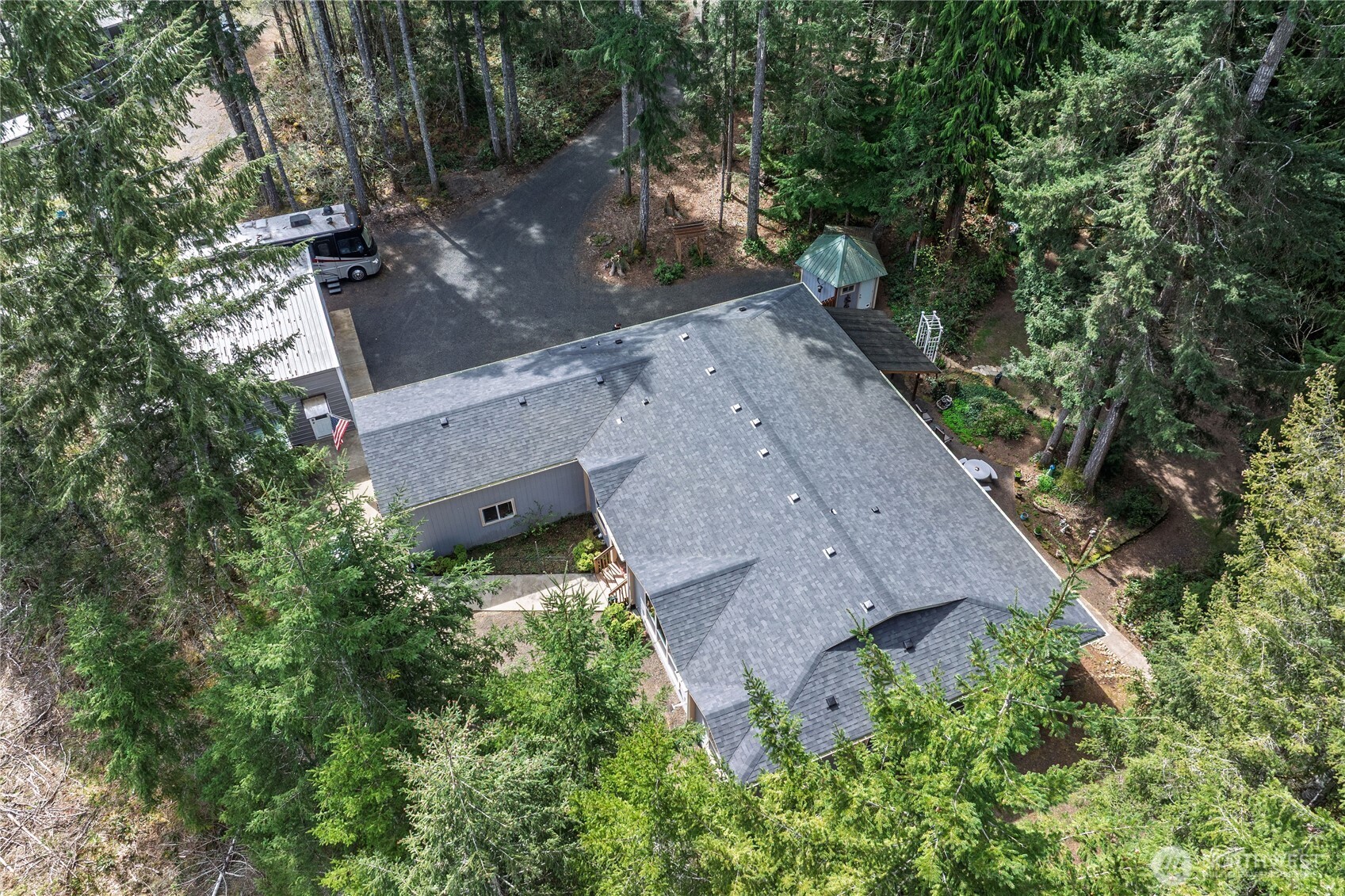 251 N Goldeneye Drive , Hoodsport, WA 98548