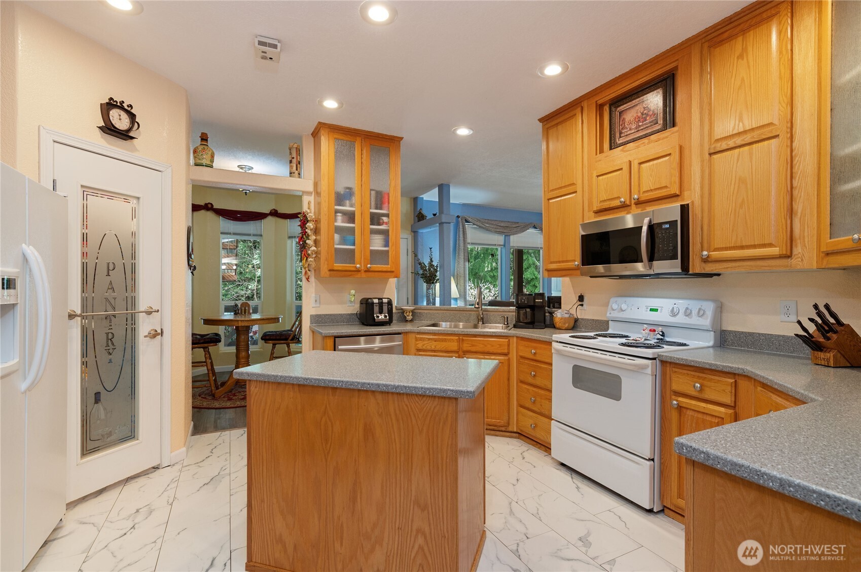 251 N Goldeneye Drive , Hoodsport, WA 98548