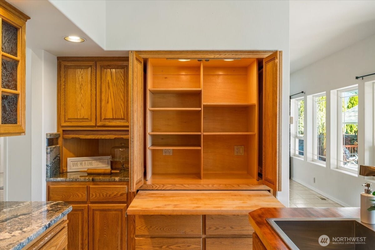 12221 237th Avenue E, Buckley, WA 98321