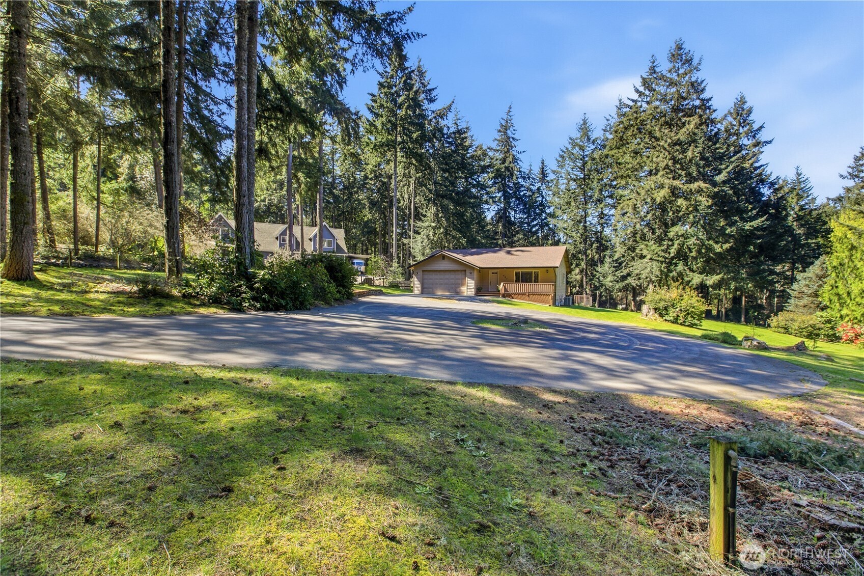 827 Illahee Drive , Fox Island, WA 98333