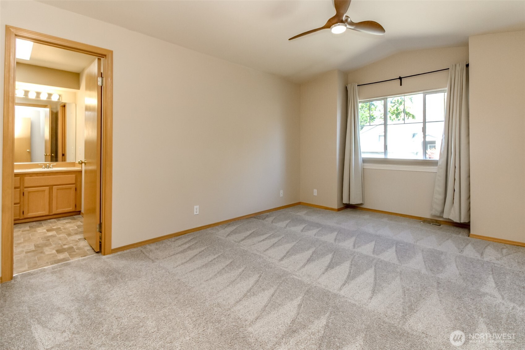 11823 SE 203rd Street , Kent, WA 98031