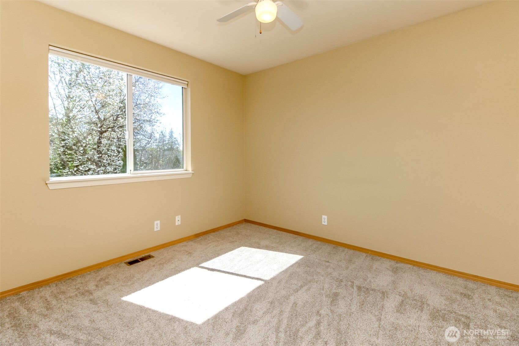 11823 SE 203rd Street , Kent, WA 98031