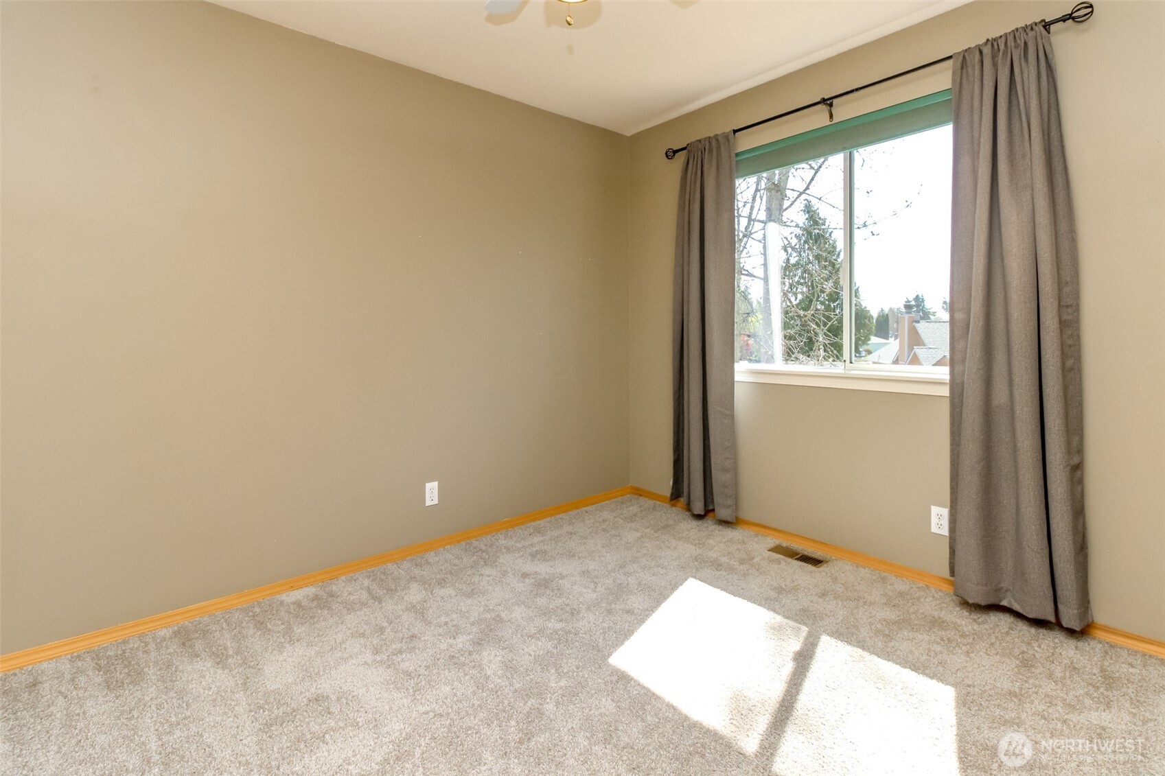 11823 SE 203rd Street , Kent, WA 98031