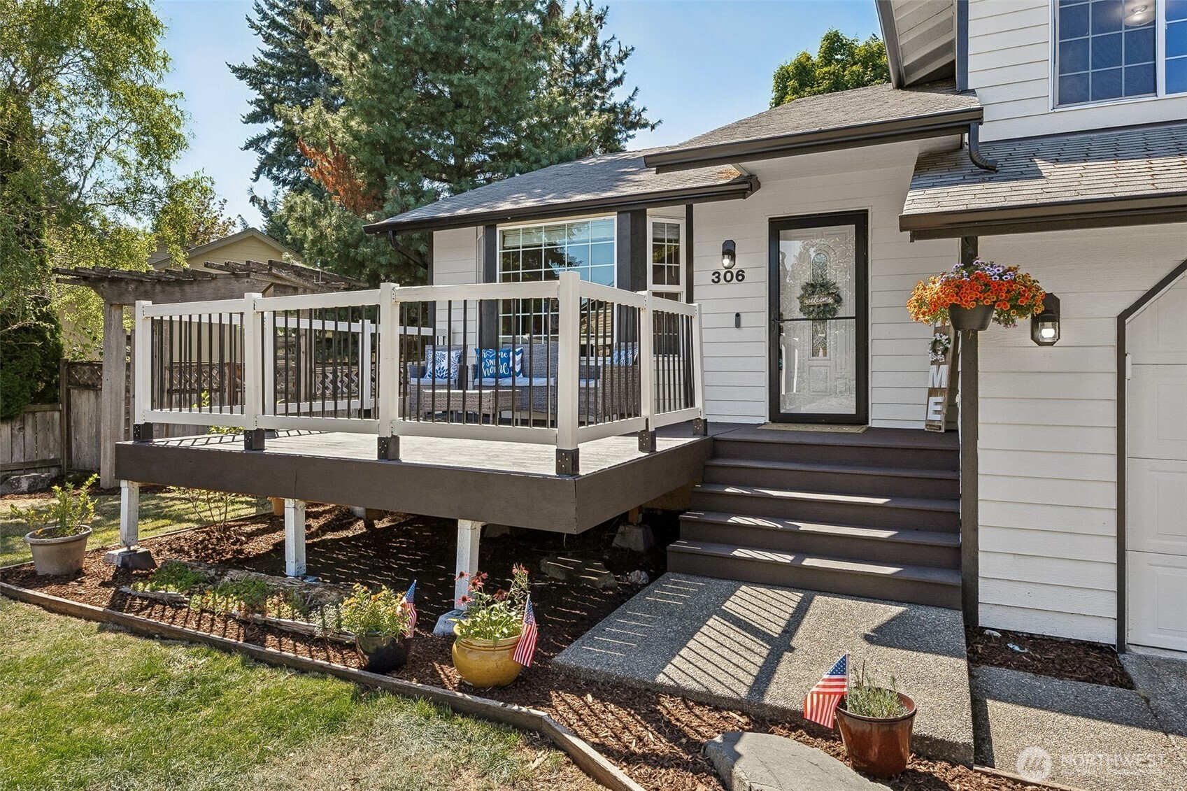 306 Maple Drive N, Eatonville, WA 98328