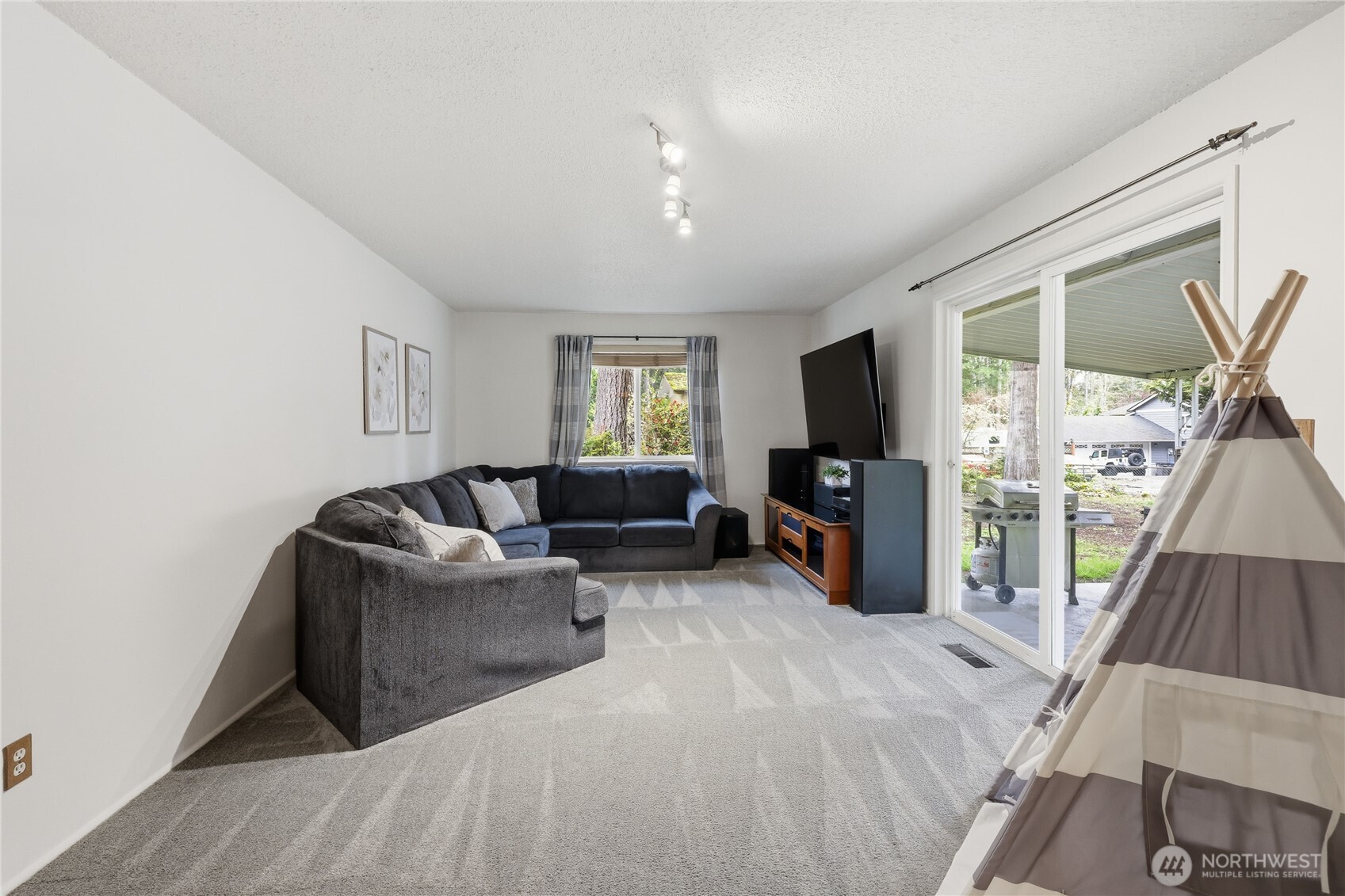 12870 NW Overland Trail , Bremerton, WA 98312