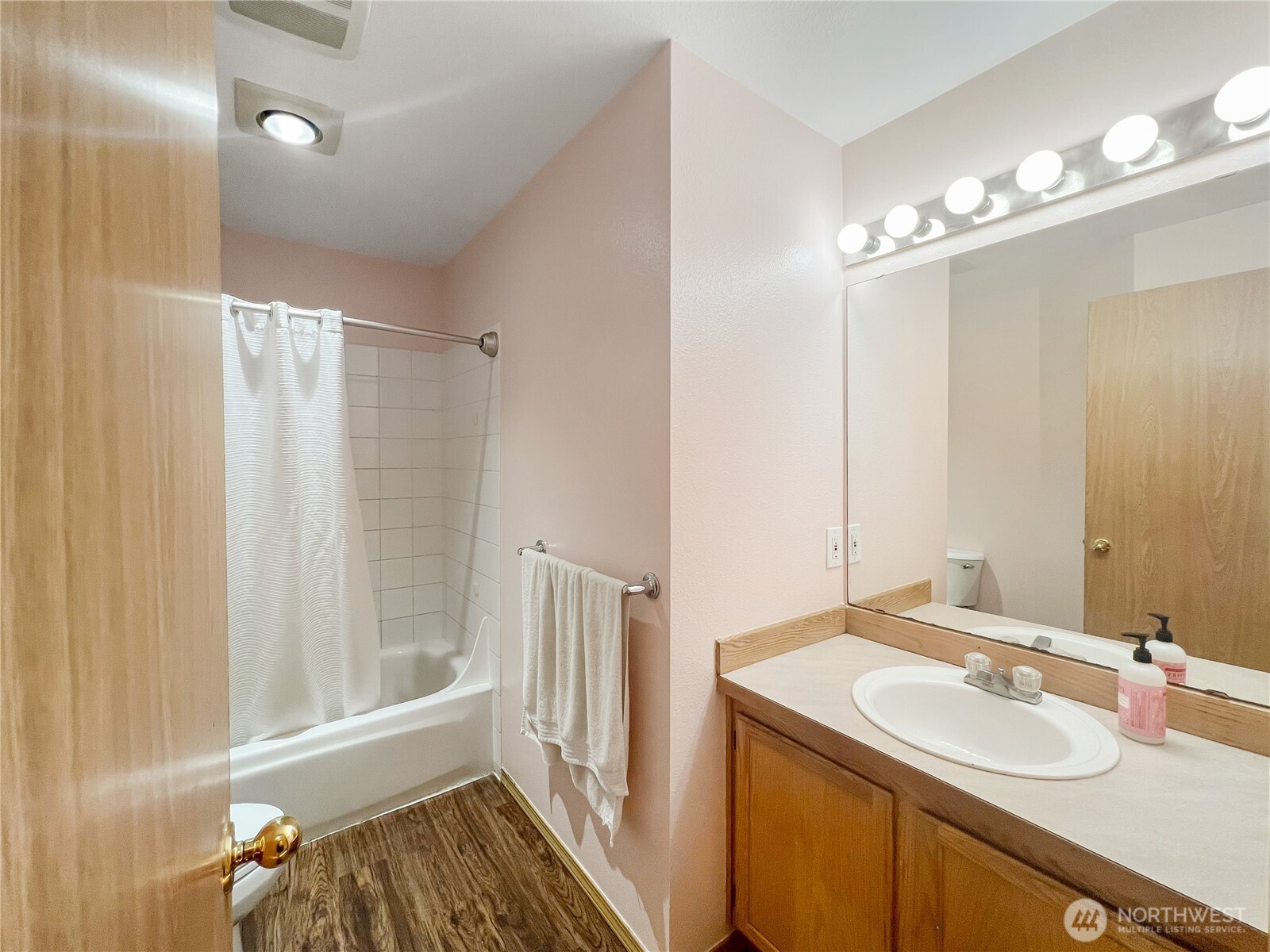 10124 SE 243rd Street , Kent, WA 98030