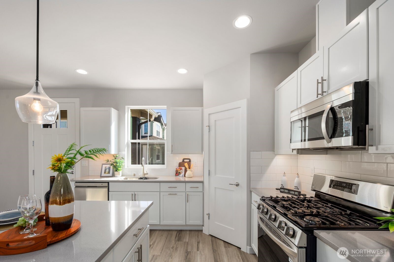 9836 6th Avenue SW, Seattle, WA 98106