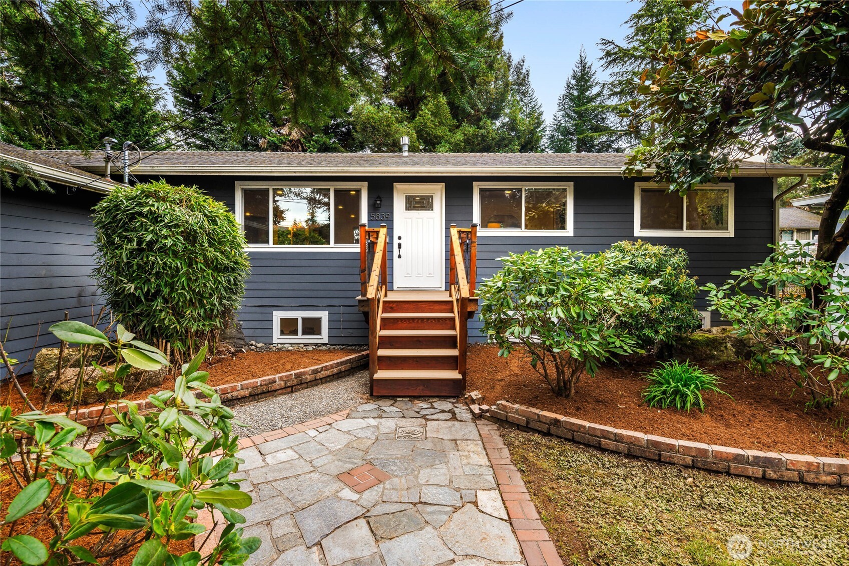5839 NE 197th Street , Kenmore, WA 98028